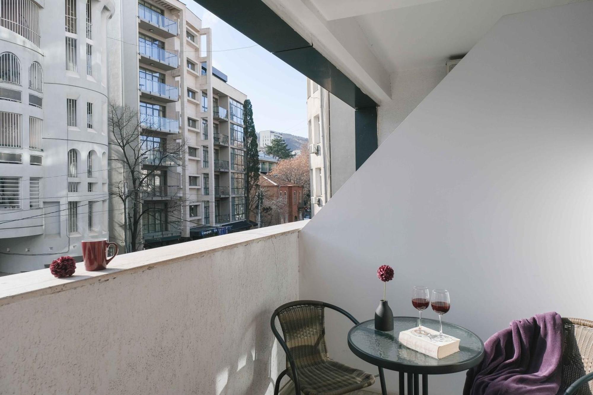Round Garden Hotel Tbilisi Ngoại thất bức ảnh