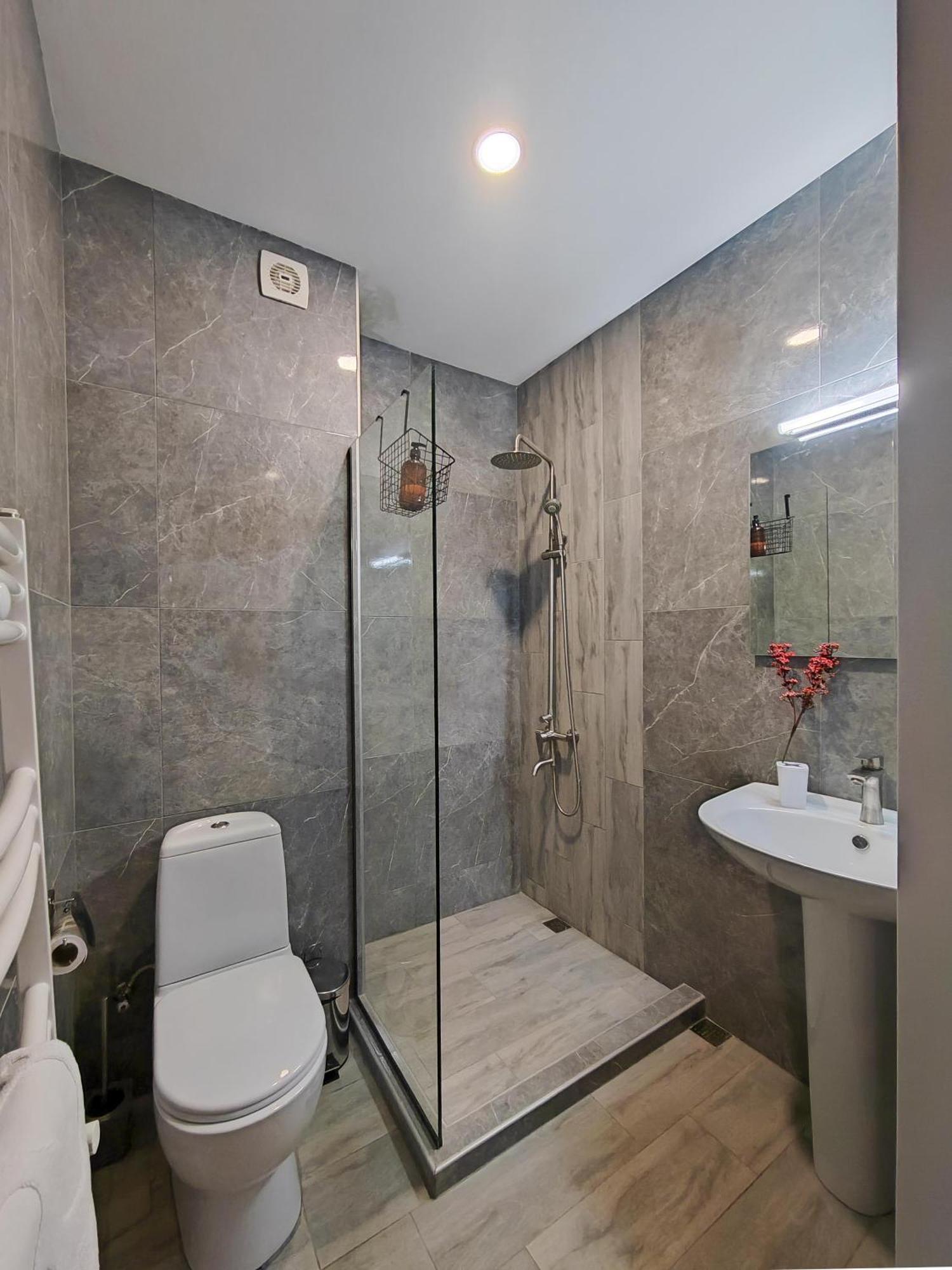 Round Garden Hotel Tbilisi Ngoại thất bức ảnh