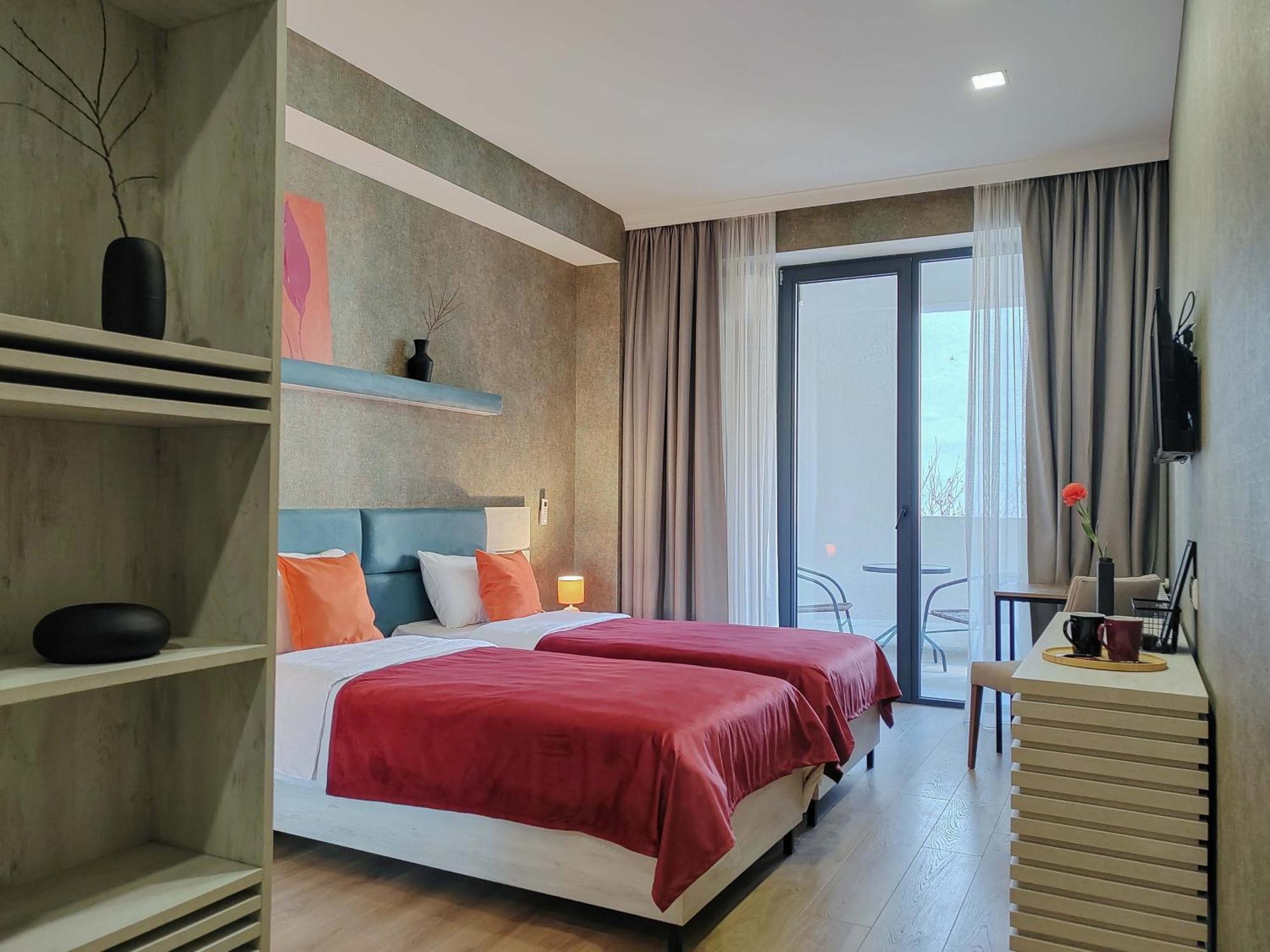 Round Garden Hotel Tbilisi Ngoại thất bức ảnh