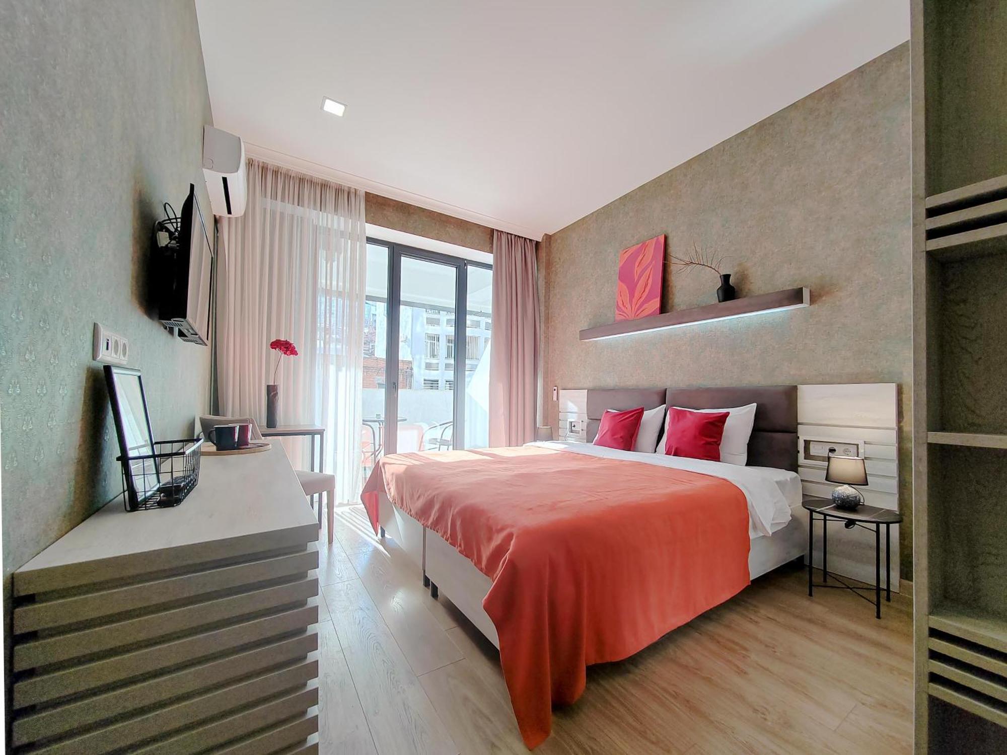 Round Garden Hotel Tbilisi Ngoại thất bức ảnh